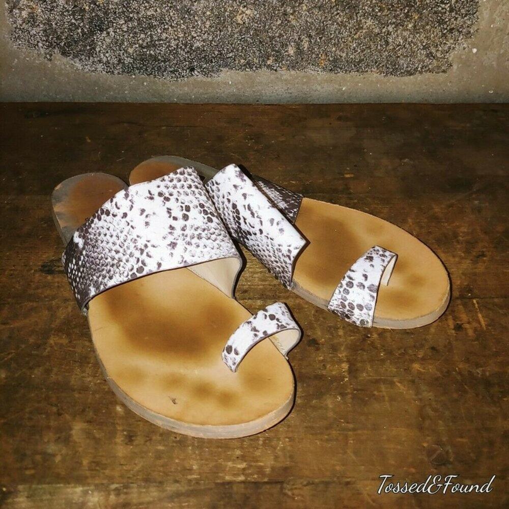 DOLCE VITA ivory grey snake print toe sandals flip flops